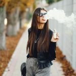 fille qui vapote